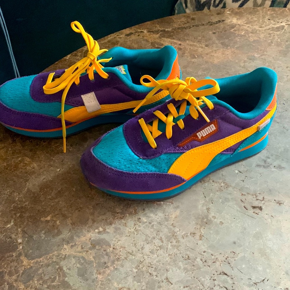 Kids puma sneakers
